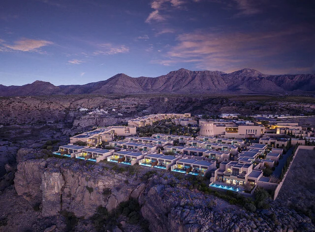 Anantara_Al_Jabal_Al_Akhdar_Aerial_Cliff_Pool_angle