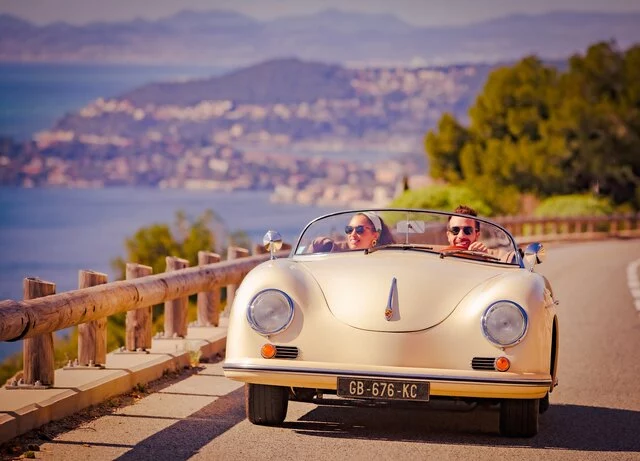 Anantara__Plaza_Nice_Hotel_lifestyle_Vintage_Car_Road_Couple_Seaview