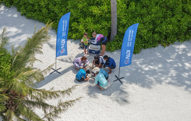 Avani+ Fares Maldives Resort_PADI Aware Week 2025_Coral Planting.jpg