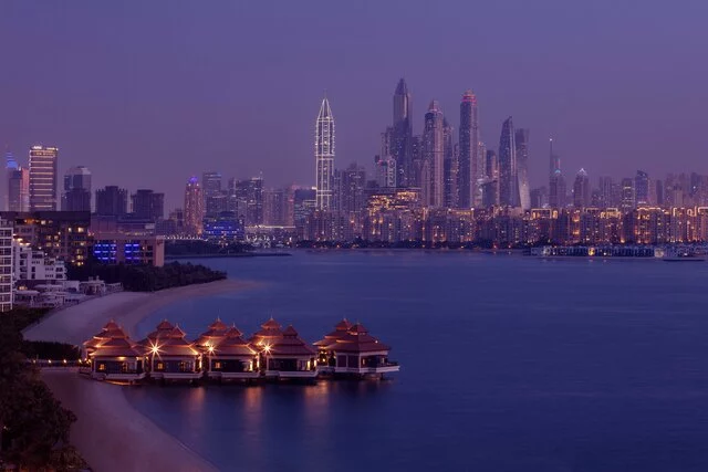 Anantara_The_Palm_Dubai_Resort_Exterior_View_Over_Water_Villas_and_Skyline