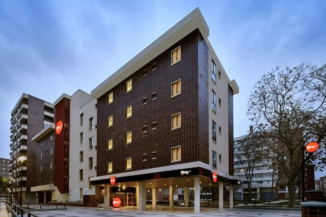 iStay_By_NH_Zaragoza_Sport_Hotel_Facade_Night_Main_Gate_General