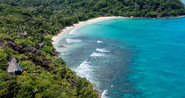 Anantara_Maia_Seychelles_Villas_Exterior_View_Bay_View