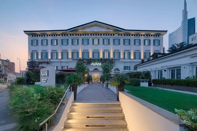 Avani_Palazzo_Moscova_Milan_Hotel_Facade_Night