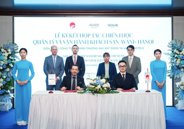 Avani+ Hanoi Signing Ceremony (Second from Left to Right) Ross Sanders, Area General Manager, Vietnam, Minor Hotels; Yasin Munshi, Vice President Development, Minor Hotels; Omar Romero, Chief Development & Luxury Officer, Minor Hotels; Ms. Dinh Thi Hong Van, Chief Financial Officer of Gerbera-II Hospitality One Member Company Limited; Mr. Nguyen Duc Thuan, WTO Representative; Mr. Vo Toan Cong, Chairman of Gerbera-II Hospitality One Member Company Limited