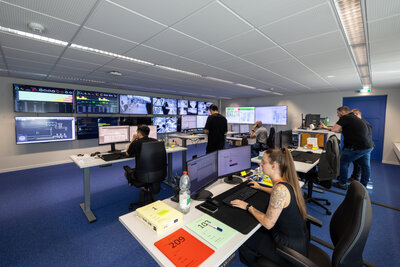 Willisau Brack.Alltron Mitarbeiter Leitstand