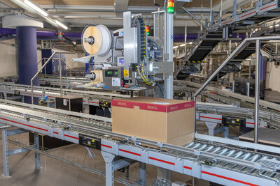Willisau Logistikzentrum Brack. Pakete 10