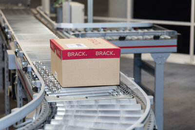 Willisau Logistikzentrum Brack. Pakete 15