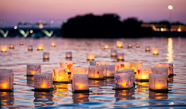 water-lantern-festival-hires2_t7qugc