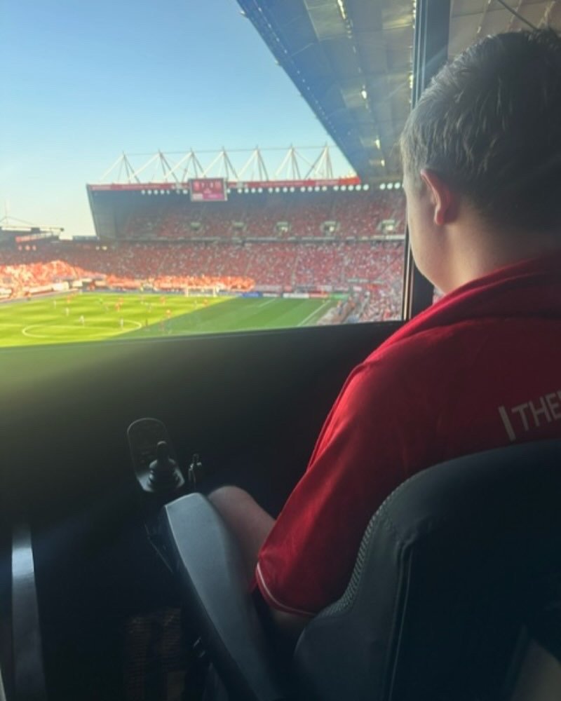 Iker tijdens een bezoek aan een wedstrijd van FC Twente