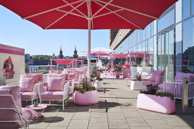 nhow_Berlin_Hotel_facilities_terrace_day_time_facade_parasols