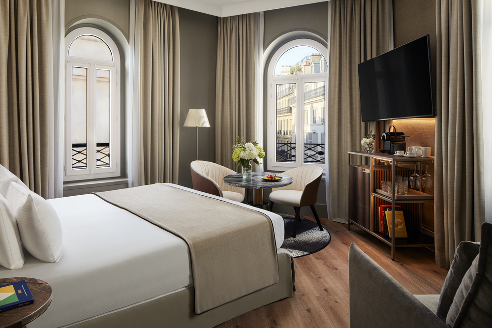 NH Collection Paris Ponthieu Champs-Elysees Junior Suite.png