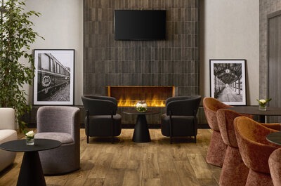 NH Paris Gare de l'Est -Bar detail fireplace artworks