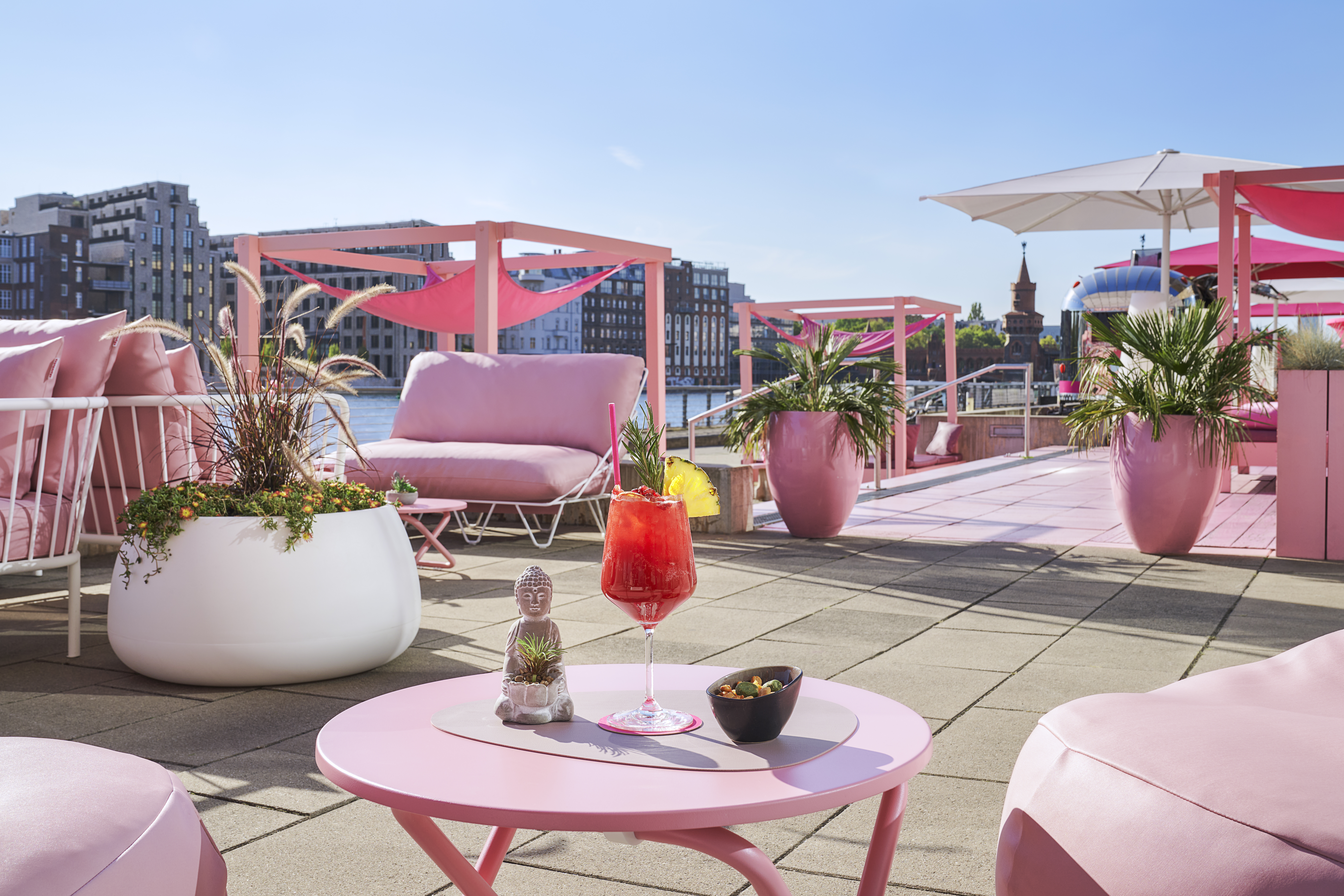 nhow_Berlin_Hotel_facilities_terrace_day_time_river_spree_parasols_cocktail-7004x4670.png