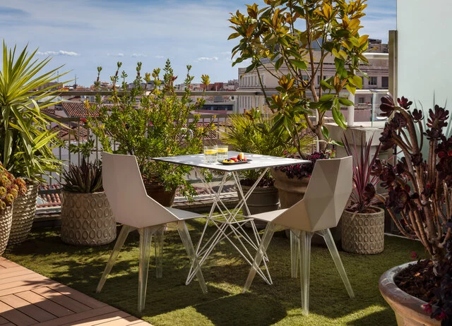 NH_Collection_Madrid_Suecia_Suite_709_Terrace_Table_Side
