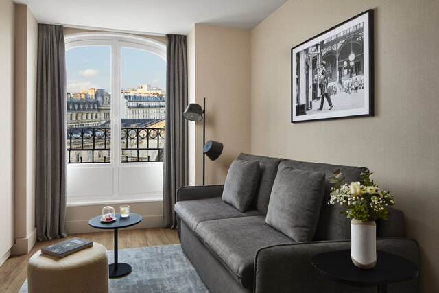 NH Paris Gare de l'Est - Room Suite Living Room.jpg