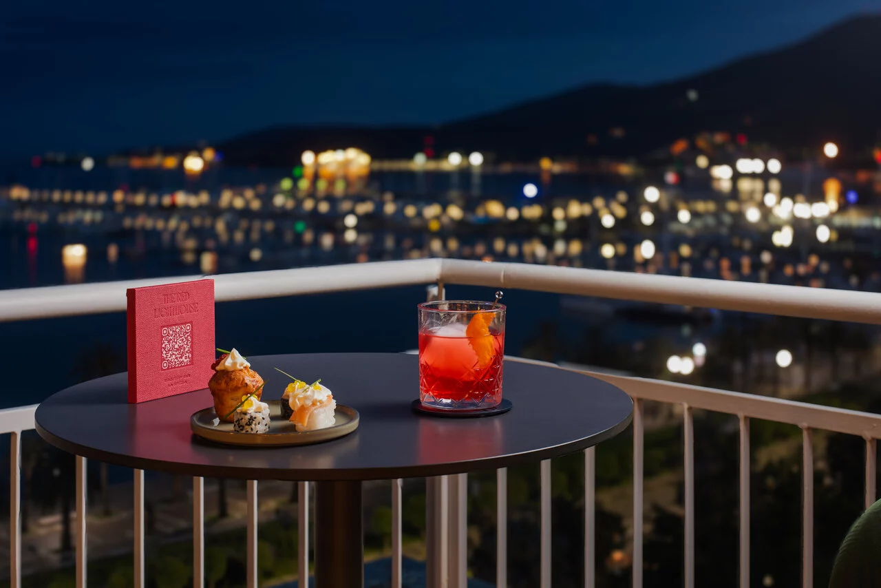 NH_La_Spezia_Hotel_Facilities_Terrace_By_Night_Panoramic_View_Drink.JPG