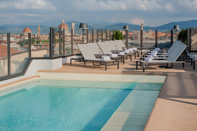 NH_Firenze_Facilities_Terrace_With_Pool_Day_Time.JPG