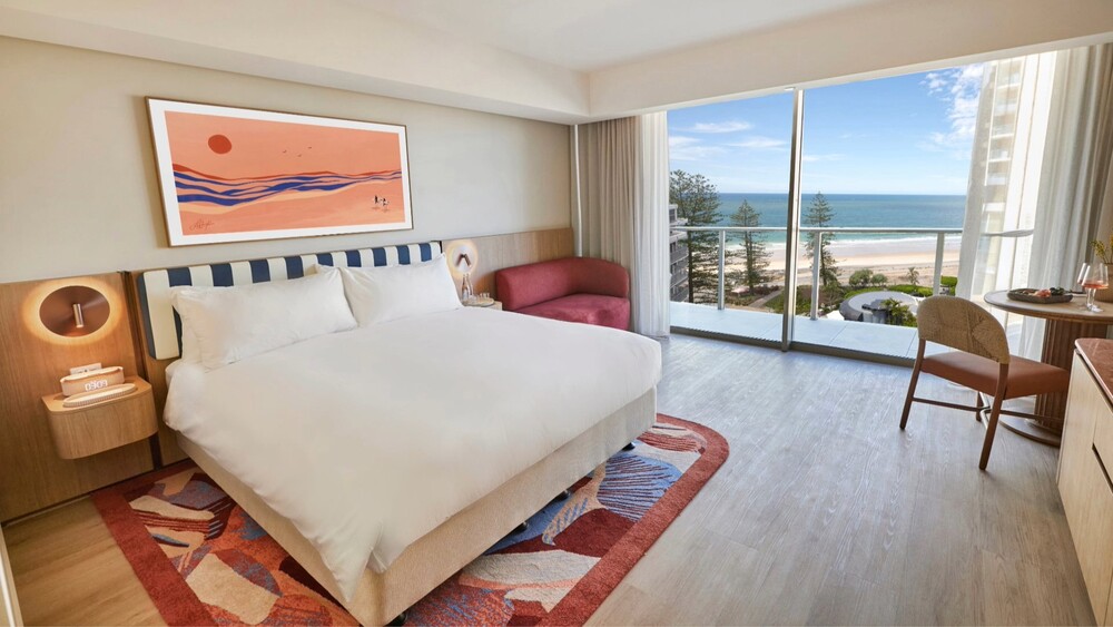Avani_Mooloolaba_Hotel_OceanKing_Bedroom_HERO_1920x1080.jpg