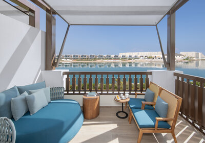 Anantara_Mina_Al_Arab_Ras_Al_Khaimah_Resort_Guest_Room_Premier_Room_Sea_View-7353x5148