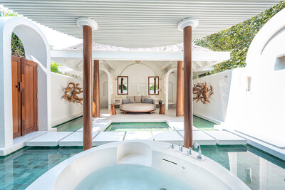 Anantara Kihavah - Beach Pool Villa Bathroom Bath (2)