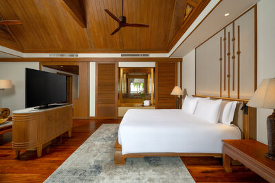 Anantara_Hua_Hin_Resort_Guest_Room_Club_Anantara_Sea_View_Suite_Bed