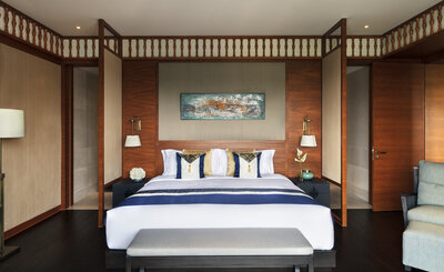 Anantara_Guiyang_Resort_Guest_Room_Anantara_Suite_Bedroom_King_Bed