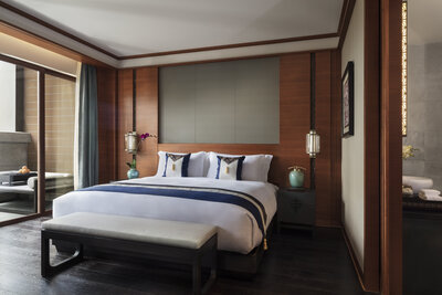 Anantara_Guiyang_Resort_Guest_Room_Garden_Terrace_Suite_Bedroom