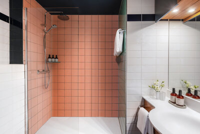 Avani_Museum_Quarter_Amsterdam_Hotel_Rooms_Bathroom_Shower