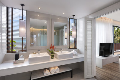 12 Seaview Family Suite Bathroom Final