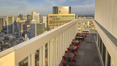 nhow_Frankfurt_Bar_Skybar_rooftop_terrace_view_02-5181x2911