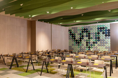 nhow_Lima_Meeting_Rooms_Serpiente_Amaru_Classroom_Setup_Green