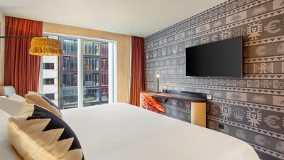 Nhow_Lima_mock_up_room_wall_blur