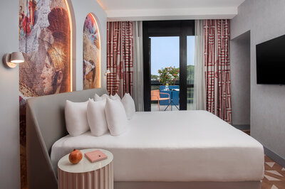 nhow_Roma_Room_Imperial_Suite_Bar_&_Beyond_Lateral_Shot_Interior_Terrace_With_View