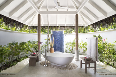Anantara_Dhigu_Maldives_Resort_Guest_Room_Sunset_Beach_Villa_Bathroom