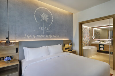 NH_Collection_Dubai_The_Palm_One_Bedroom_Sea_View_Suite_Bedroom