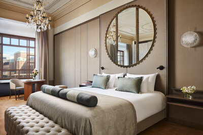 NH_Collection_Helsinki_Grand_Hansa_Room_Presidential_Suite_bedroom_chandelier