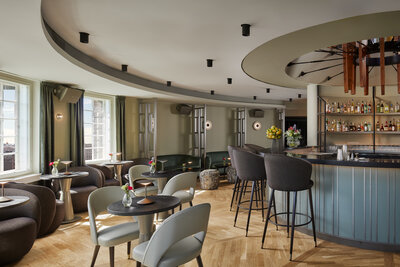 NH_Collection_Helsinki_Grand_Hansa_Bar_Kupoli_interior_flowers