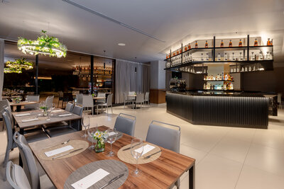 NH_Collection_Mexico_City_Reforma_Bar_interior_empty_courtains_open