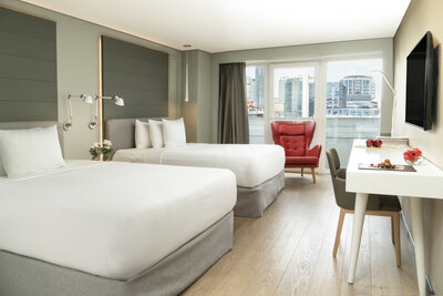 NH_Collection_Mexico_City_Reforma_Room_family_curtains_open_twin_beds