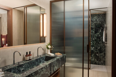 NH_Collection_Milano_President_Room_Suite_And_Junior_Suite_Bathroom_Shower