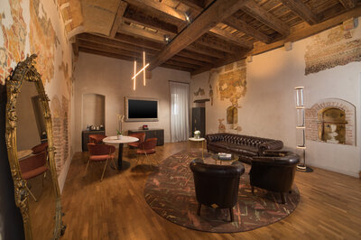 NH_Collection_Palazzo_Verona_Room__Presidential_Suite_Side_Shot.JPG