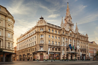 Anantara_New_York_Palace_Budapest_Hotel_Exterior_Hero_Morning-8683x5792
