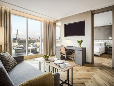 Anantara_Grand_Hotel_Krasnapolsky_Amsterdam_guest_room_Premier_Suite_with_Terrace_living_room_area_TV_sofa
