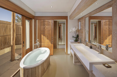 Anantara_Sir_Bani_Yas_Island_Al_Yamm_Villa_Resort_Guest_Room_Villa_Bathroom-6665x4385
