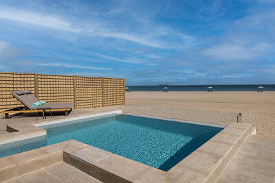 Anantara_Sir_Bani_Yas_Island_Al_Yamm_Villa_Resort_Guest_Room_One_Bedroom_Anantara_Pool_Villa_Exterior_Beach_View_with_Pool-8192x5464