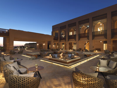 Anantara_Al_Jabal_Al_Akhdar_Resort_Exterior_view_Courtyard_Al_Baha_Cafe-8272x6200
