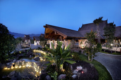 Anantara_Xishuangbanna_Resort_Exterior_View_Hotel_Entrance_At_Night-5616x3744