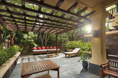 Anantara_Xishuangbanna_Resort_Guest_Room_Courtyard_Garden_View