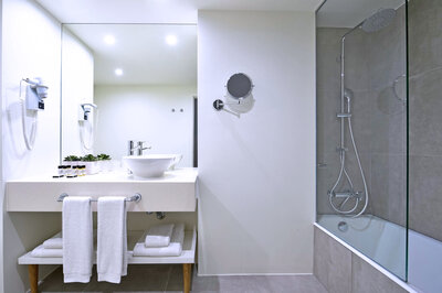 TivoliCoimbra_SuperiorFamily_Bathroom_6