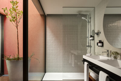 Tivoli_Kopke_Porto_Gaia_Hotel_Guest_Room_Superior_Skylight_Room_Bathroom